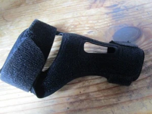 Adjustable Black Thumb Support Splint - Picture 1 of 3