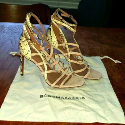 BCBG MAXAZRIA 露趾高跟鞋蛇纹印花米色裸棕色皮革麂皮绒 9 码全新带标签 — 第 1/4 张图片