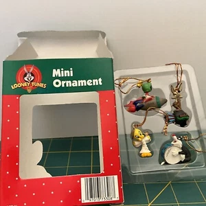 Vintage Looney Tunes Mini Christmas Ornaments Set 4 Matrix 1998 Wiley Tweety Box - Picture 1 of 7