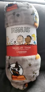 NWT PEANUTS Berkshire 50x70 Halloween Snoopy Witch Woodstock Gray Pet Throw - Picture 1 of 4