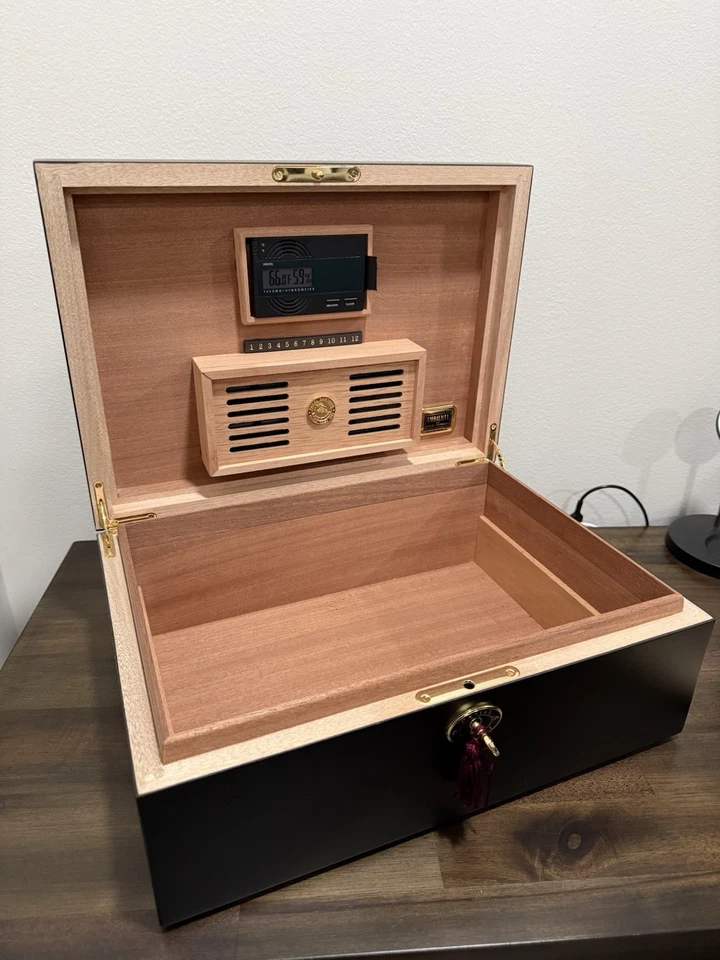 Daniel Marshall Humidor Ambiente para 125 Cigar 20125 TOTALMENTE NUEVO Foto 1 de 4