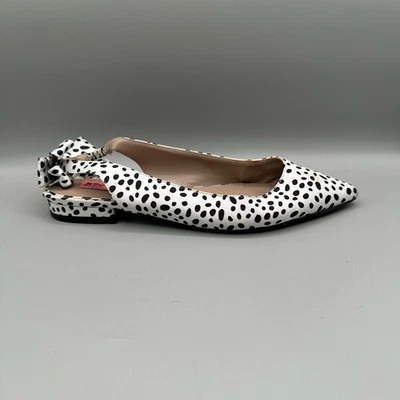 Eslinga Betsey Johnson en blanco y negro detalle de lazo plano talla 8,5 arcilla  Foto 1 de 4