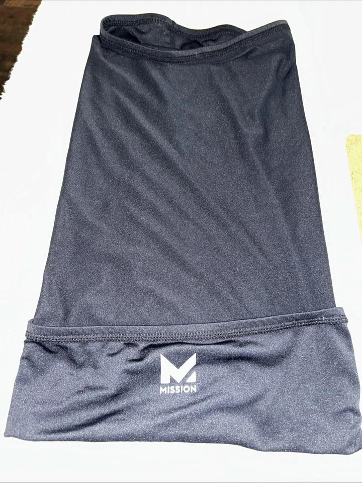 Enfriador de cuello multiusos Mission Black Cooling UPF mediano Foto 1 de 2