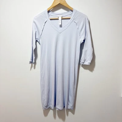 Camisón Hanro Pure Essence de algodón con cuello en V talla pequeña pijama azul brillante lavanda Foto 1 de 4