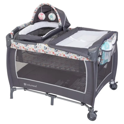 Детская площадка Baby Trend Lil Snooze Deluxe II, вечеринка в лесу серая - Изображение 1 из 4