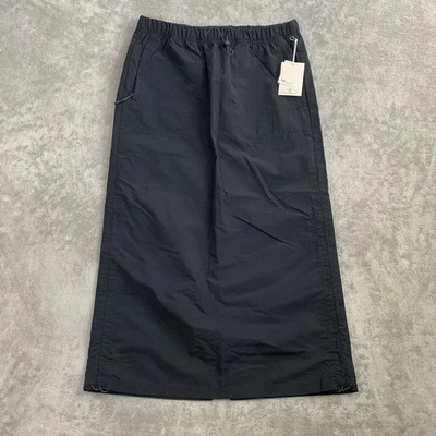 Falda Champion Mujer Mediana Rochester NY Negra Larga Nylon Cordón Abertura Espalda Foto 1 de 4