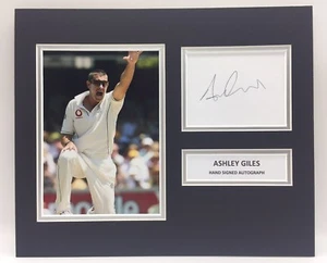 RARO Ashley Giles England Cricket foto firmata esposizione + COA AUTOGRAFO CENERI - Foto 1 di 3