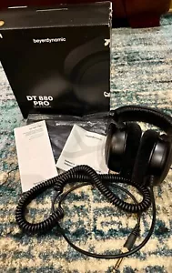 Beyerdynamic DT 880 Pro Wired Headphones (Black Edition 250 ohm) - Picture 1 of 3