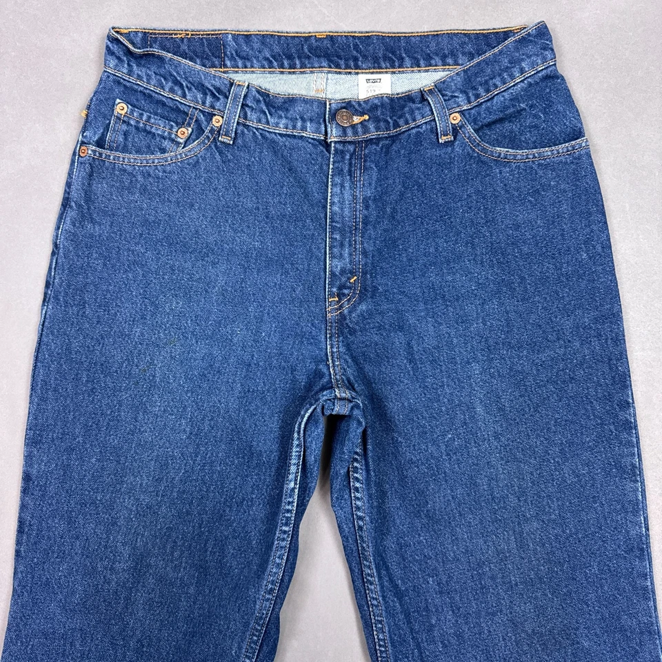 Pantalón vaquero vintage Levis Jeans para mujer 12 azul 519 acampanado dobladillo crudo deshilachado lavado oscuro Foto 1 de 4