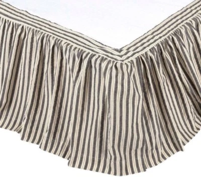 Falda de cama gris oscuro y crema antigua a rayas Ashmont recogido con volantes antipolvo Foto 1 de 4