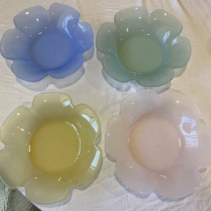 4 Stück Vintage Pastell Milchglas Schalen Blau Grün Gelb Rosa Bunt - Bild 1 von 14