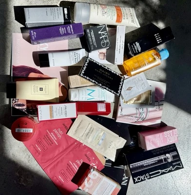 Conjunto de 24 peças de beleza de luxo para calendário do advento 2025 mini e tamanhos de viagem - Imagem 1 de 4