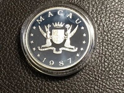 1987 Proof MACAU 100 PATACAS Coin Original Plastic Holder - Image 1 of 2