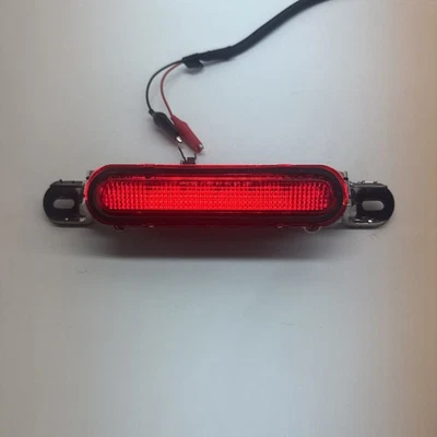 Tercera luz de freno central trasera Chevrolet Impala 2006-2013 usada OEM 15837091 Foto 1 de 4