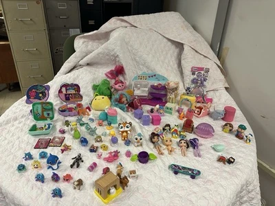 Lote de juguetes aleatorios para niñas pequeñas Shopkins, Littlest Pet Shop, muñecas de bolsillo Polly Foto 1 de 4