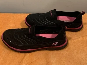 Skechers Ladies 8.5 Strolling Slip-on Black Pink Sneakers Shoes Memory Foam  - Picture 1 of 12