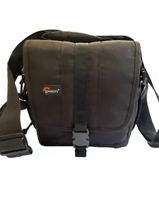 Lowepro Adventura 140 Shoulder Bag with strap, zippered front and dividers - Picture 1 of 7