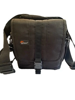 Lowepro Adventura 140 Shoulder Bag with strap, zippered front and dividers - Image 1 of 4
