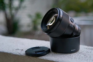 Sony Alpha 7 with Carl Zeiss 55mm FE 1.8 lens and UV Haze Filter - Picture 1 of 6