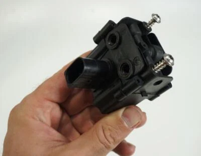 11-2016 bmw 535i 550i  GT F07 air supply suspension solenoid valve block - Image 1 of 4