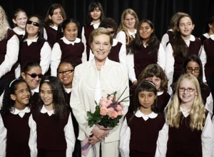 Julie Andrews 8x10 Photo 6225-21 - Picture 1 of 1