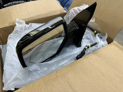 2015-2020 Chevy Suburban Tahoe GMC Yukon Left Driver Side Signal Door Mirror OEM - Image 1 of 4