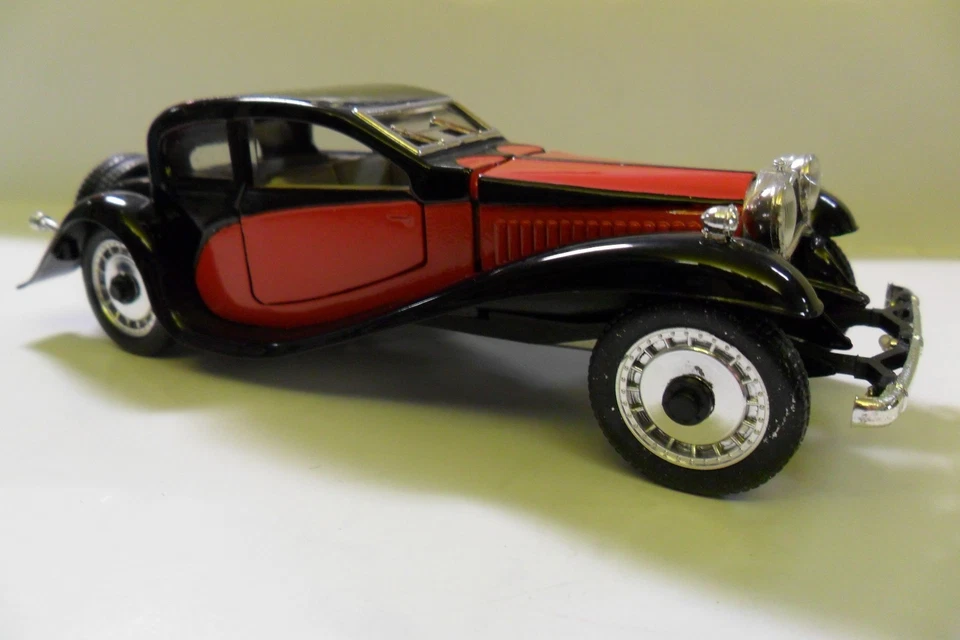 RIO 1:43 AUTO DIE CAST BUGATTI T50 1932 NERO E ROSSO BLACK AND RED  ART 48 - Immagine 1 di 1