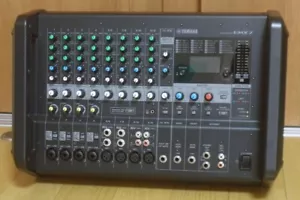 Yamaha EMX7 12-input Stereo Powered Mixer Console DSP Effects - Picture 1 of 5