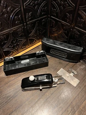 Domestic Sewing Machine Button Holer Buttonholer "Magic Key" Vintage Black - Image 1 of 4