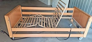 Letto degenza elettrico ortopedico a 3 snodi Elevabile in altezza con materasso - Foto 1 di 15