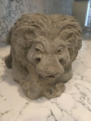 Único soporte para maceta de león de cemento de colección aproximado 9 x 7 x 4,5 Foto 1 de 4