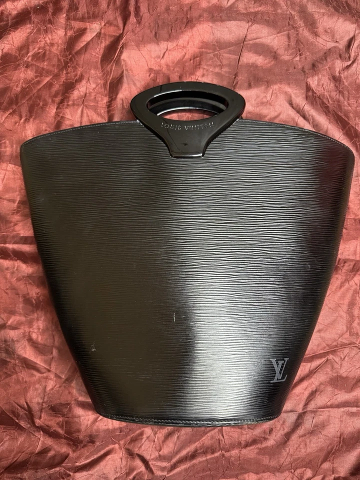 Bolso de Mano Louis Vuitton Noctambule Epi Cuero Negro Foto 1 de 4