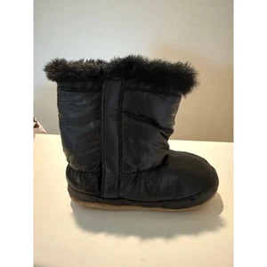 NEW Robeez Black Faux Fur Soft Sole Boots 9-12 mos - Picture 1 of 4