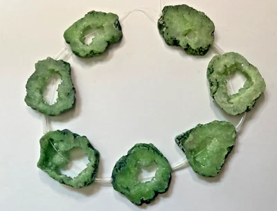 ONE STRAND NATURAL TITANIUM COATED LIME GREEN DRUZY STRAND 7 PCS WHOLESALE!!! - Image 1 of 4