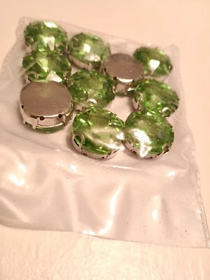 10pcs. 18mm Lt. Green (Peridot) Glass Round Sew On Rhinestones - Image 1 of 2