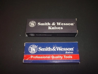 Dos cuchillos plegables Smith and Wesson SW24-7 y CK117SL nuevos en caja Foto 1 de 4