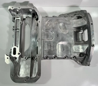 NEW OEM GENUINE 2009-2014 Hyundai Upper Oil Pan GENESIS 21520-3CEA2 - Image 1 of 3