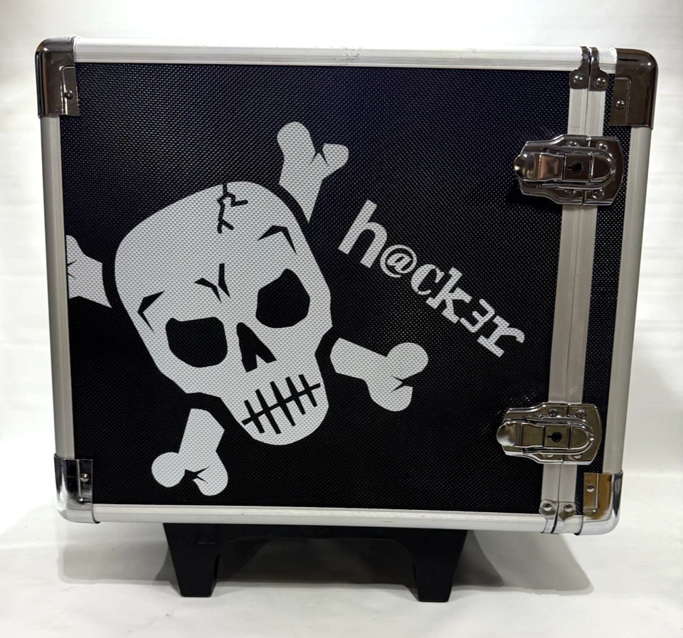 MAD CATZ HACKER SKULL Consola Caja PlayStation Xbox 360 Wii Rodillo de Viaje Foto 1 de 4