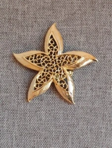 Vintage Gold Tone Textured Filigree Nautical Starfish Brooch Marked Gerrys 2"+ - Picture 1 of 3