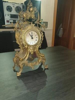 Relog de sobremesa de laton con pequeño pendulo - Imagen 1 de 4