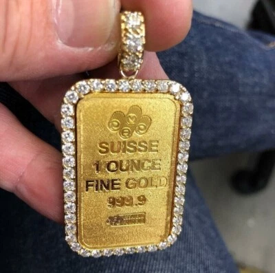 Colgante de oro amarillo de 14 k con etiqueta de perro de moissanita de corte redondo de 1,6 quilates para hombre Foto 1 de 4