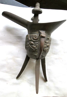 TAZA LIBACIÓN BRONCE VINTAGE, HECHA EN HONG KONG, 6 1/2" X 5 3/8", USADA Foto 1 de 4