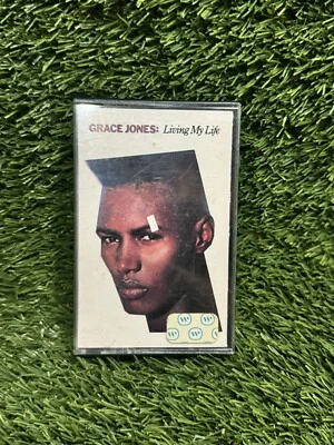 GRACE  JONES: Living My Life 1st US Edition Cassette DOLBY Foto 1 de 3