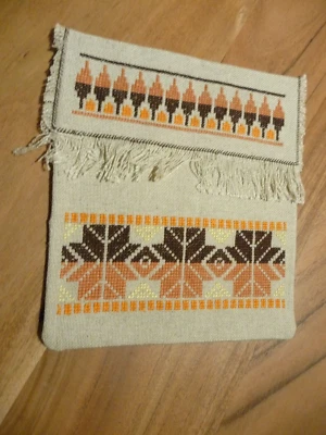 1 Pochette  neuve de lin beige  brodé main  avec franges - Photo 1/3