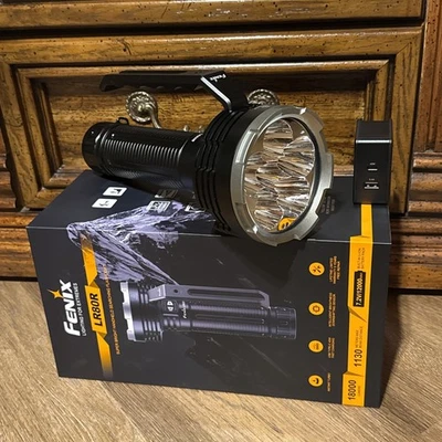 Linterna Fenix LR80R 18000 lúmenes luz de búsqueda recargable súper brillante - Imagen 1 de 4