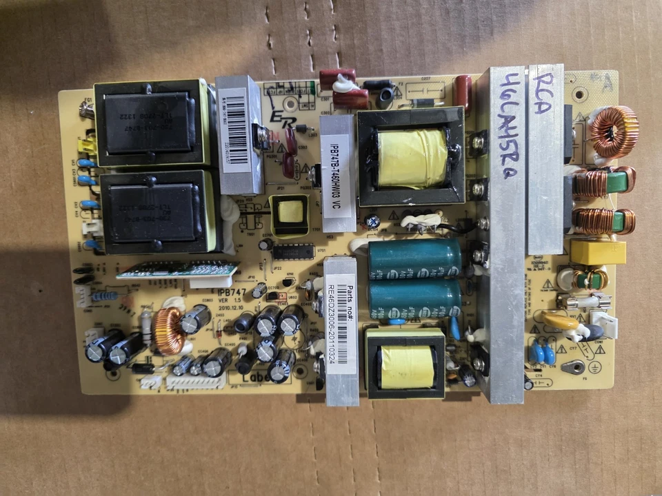 Fuente de alimentación/placa inversora de retroiluminación RCA 46" RE46DZ3006 (IPB747) Foto 1 de 3