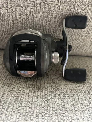 Carretes de pesca Baitcast compatibles con Quantum, Diawa, Bass Pro (paquete de 3) Foto 1 de 4