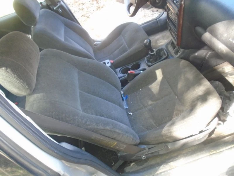 R FRONT SEAT BUCKET CLOTH MANUAL FITS 00-01 SATURN L SERIES 131654 - Image 1 of 1