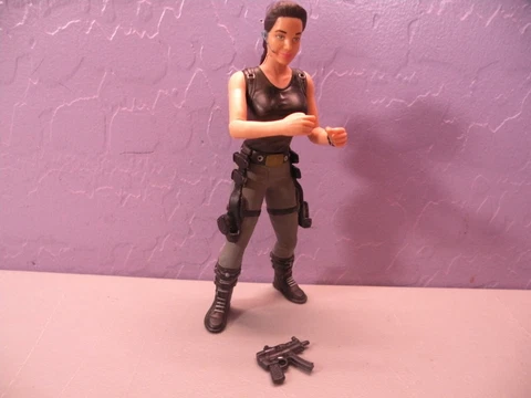 Tomb Raider Lara Croft Raiding Gear (2001) Playmates Action Figure loose Cover