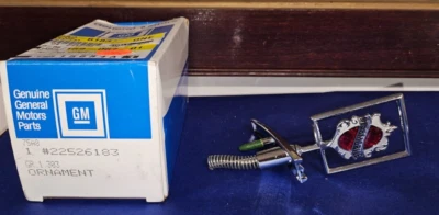 htf  NOS  Oldsmobile   442 Cutlass  1987  1988  HOOD ORNAMENT  GM   2 Year Only Foto 1 de 4